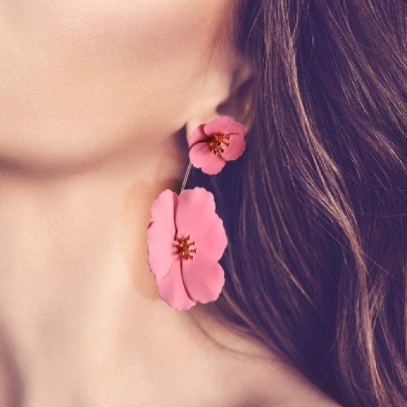 Jewelry - 🆕 2 in 1 Pink Petal Earrings